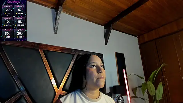 Snapshot of EmiliWilliams chatting on 04/25/26, 10:40 EmiliWilliams online show from 04/25/26, 10:40