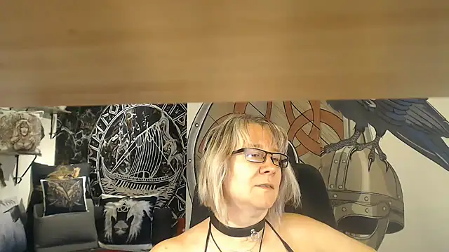 Snapshot of TittenMichelle chatting on 09/10/25, 06:45 TittenMichelle online show from 09/10/25, 06:45