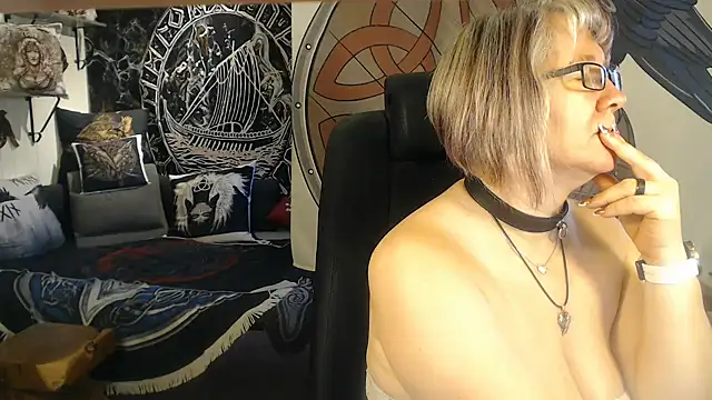 Snapshot of TittenMichelle chatting on 10/09/25, 06:36 TittenMichelle online show from 10/09/25, 06:36