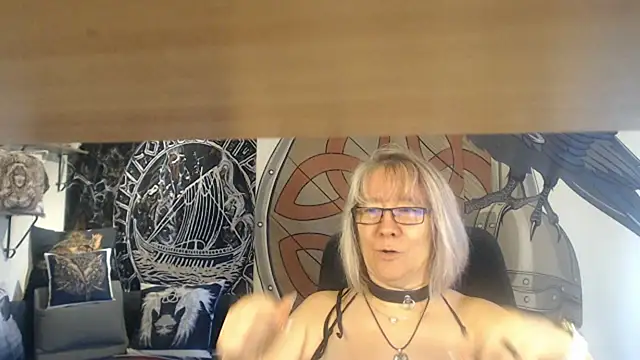 Snapshot of TittenMichelle chatting on 09/24/25, 08:43 TittenMichelle online show from 09/24/25, 08:43