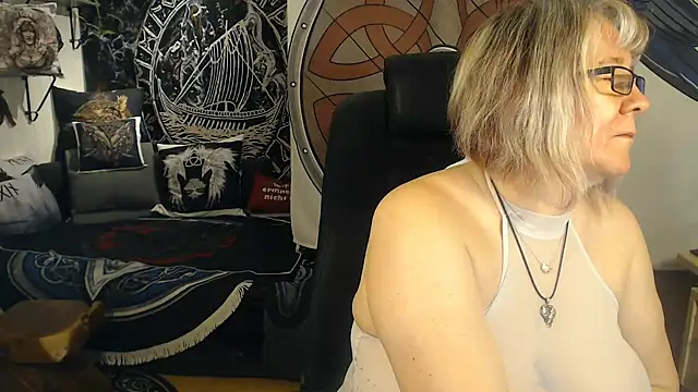 TittenMichelle online show from 11/17/25, 07:56