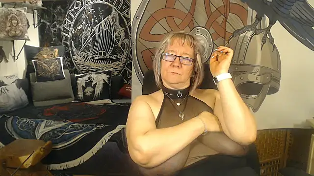 Snapshot of TittenMichelle chatting on 10/07/25, 07:04 TittenMichelle online show from 10/07/25, 07:04