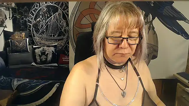 TittenMichelle online show from 11/18/25, 08:17