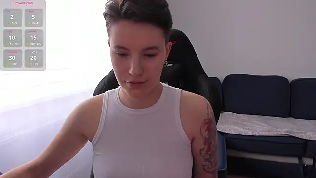 Snapshot of JessieFlower chatting on 10/31/25, 08:22 JessieFlower online show from 10/31/25, 08:22