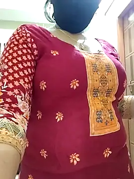Snapshot of Payel-Sen chatting on 05/15/26, 06:28 Payel-Sen online show from 05/15/26, 06:28