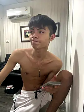 Snapshot of mumuowl chatting on 10/07/25, 04:30 mumuowl online show from 10/07/25, 04:30