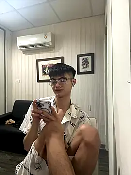 Snapshot of mumuowl chatting on 09/19/25, 04:33 mumuowl online show from 09/19/25, 04:33