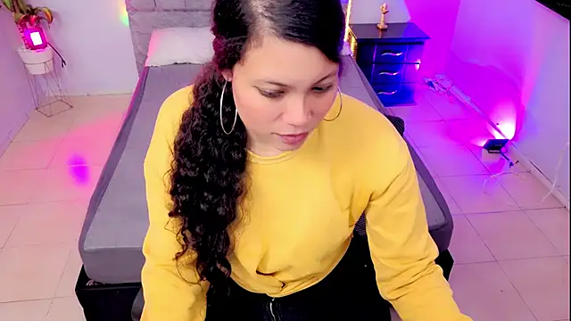 Lana stone  online show from 12/01/25, 03:40