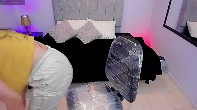 Lana stone  online show from 03/09/25, 03:22