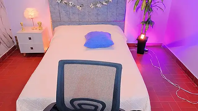 Lana stone  online show from 01/13/26, 03:21