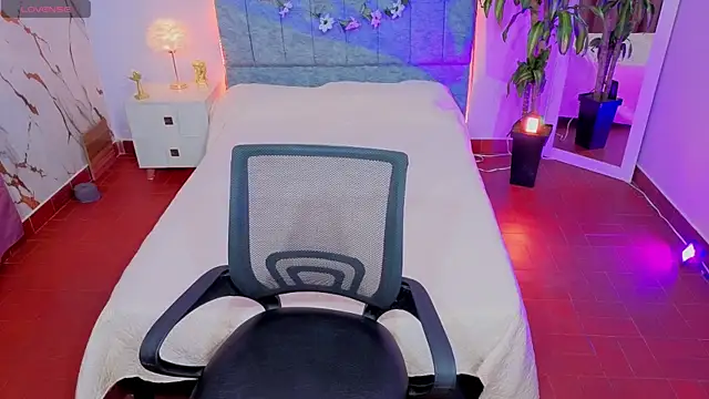 Lana stone  online show from 02/28/26, 04:23