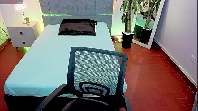 Lana stone  online show from 03/19/26, 04:23