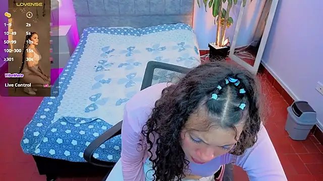 Lana stone  online show from 04/10/26, 03:52