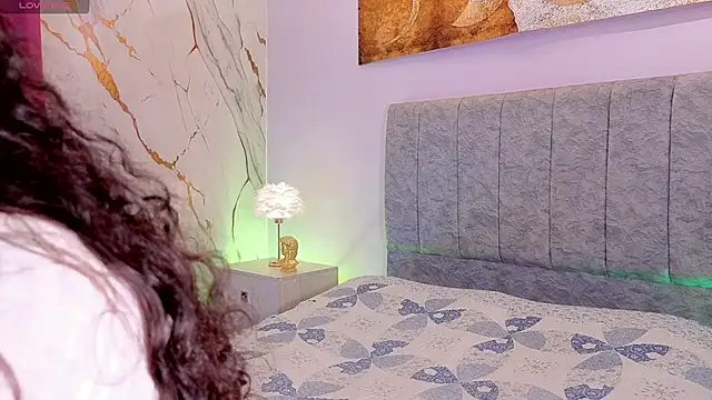 Lana stone  online show from 04/18/26, 04:04