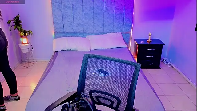 Lana stone  online show from 11/25/25, 03:29