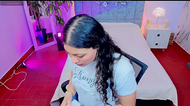 Lana stone  online show from 02/18/26, 03:26