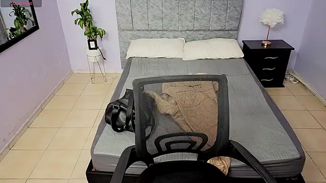 Lana stone  online show from 12/18/25, 03:11