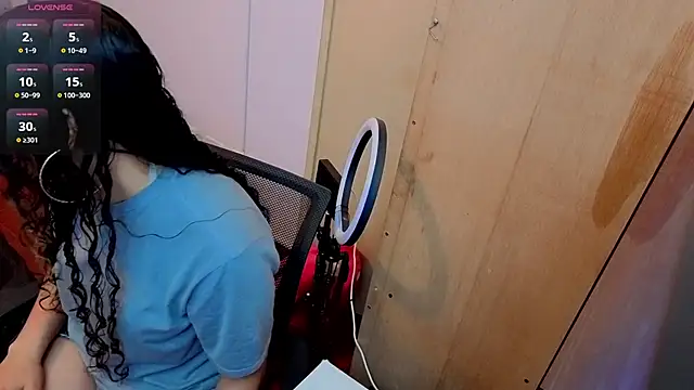 Lana stone  online show from 04/12/26, 03:43