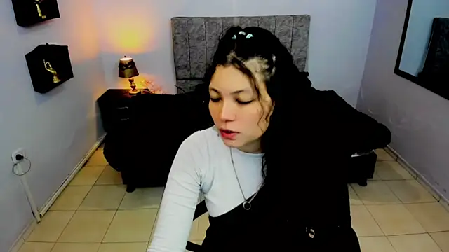 Lana stone  online show from 10/13/25, 04:14