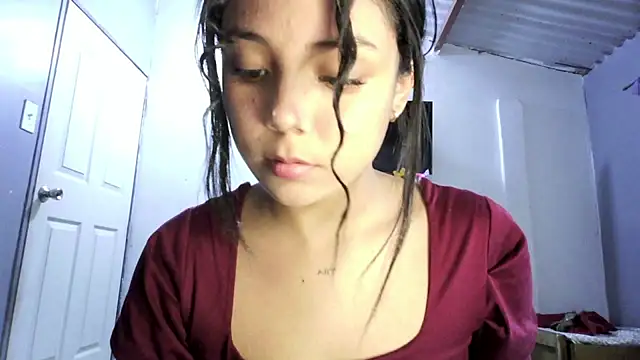 linzeysmith4 online show from 06/04/26, 08:46