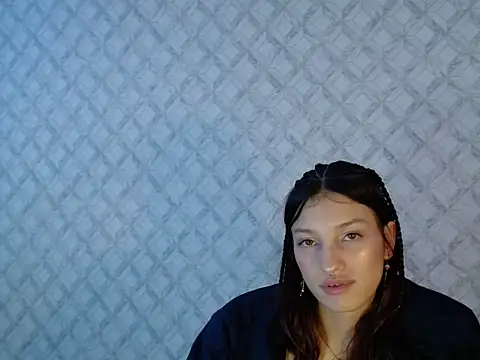 Snapshot of Emma-Wilson chatting on 05/15/26, 05:33 Emma-Wilson online show from 05/15/26, 05:33