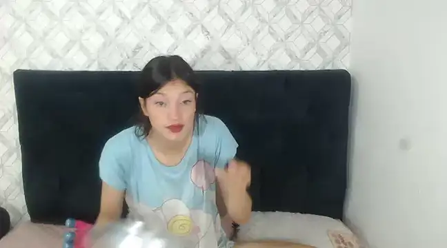 Snapshot of Emma-Wilson chatting on 02/19/25, 09:47 Emma-Wilson online show from 02/19/25, 09:47