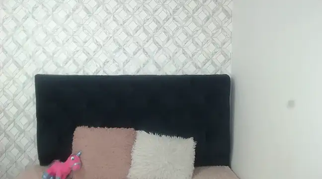 Snapshot of Emma-Wilson chatting on 02/19/25, 06:43 Emma-Wilson online show from 02/19/25, 06:43