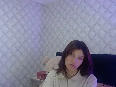 Snapshot of Emma-Wilson chatting on 10/15/25, 05:17 Emma-Wilson online show from 10/15/25, 05:17