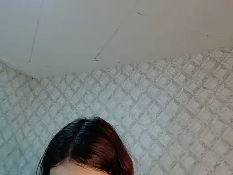 Snapshot of Emma-Wilson chatting on 05/08/26, 05:22 Emma-Wilson online show from 05/08/26, 05:22