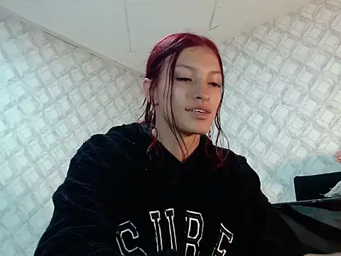 Snapshot of Emma-Wilson chatting on 05/27/26, 04:42 Emma-Wilson online show from 05/27/26, 04:42
