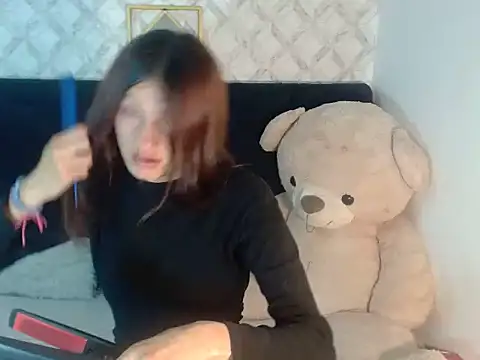 Emma-Wilson online show from 12/19/25, 04:38