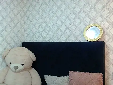 Snapshot of Emma-Wilson chatting on 02/07/26, 12:35 Emma-Wilson online show from 02/07/26, 12:35