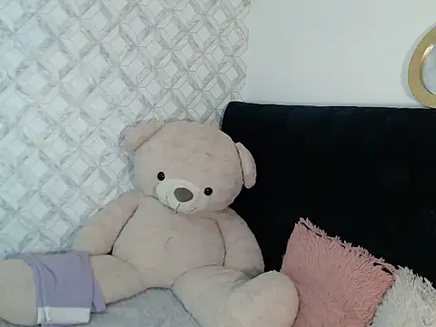 Snapshot of Emma-Wilson chatting on 01/11/26, 05:14 Emma-Wilson online show from 01/11/26, 05:14