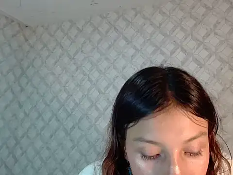 Snapshot of Emma-Wilson chatting on 05/13/26, 04:19 Emma-Wilson online show from 05/13/26, 04:19