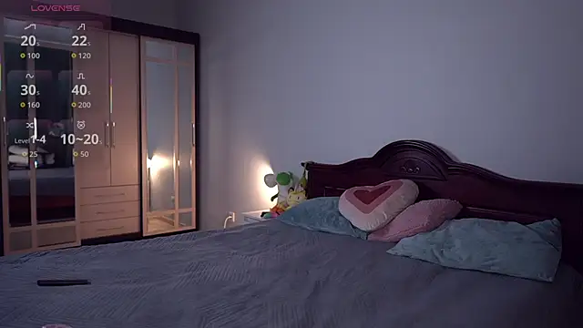 Snapshot of AliceHorngry chatting on 10/11/25, 07:48 AliceHorngry online show from 10/11/25, 07:48