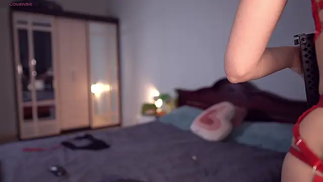 Snapshot of AliceHorngry chatting on 10/29/25, 07:46 AliceHorngry online show from 10/29/25, 07:46