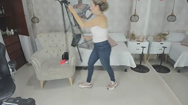 Shantall   online show from 03/04/26, 10:56