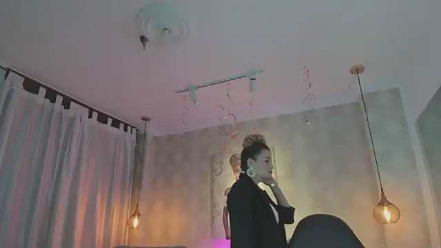 Shantall   online show from 02/11/26, 11:21