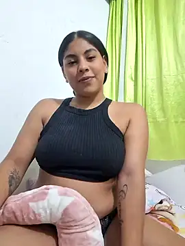 Snapshot of Angela_36 chatting on 12/02/24, 07:31 Angela 36 online show from 12/02/24, 07:31