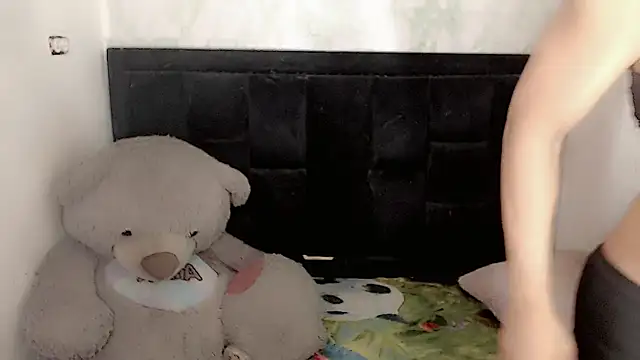 Michell Queen online show from 10/18/25, 06:04