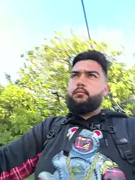 Snapshot of bigdickgio6923 chatting on 02/11/26, 01:22 bigdickgio6923 online show from 02/11/26, 01:22