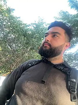 Snapshot of bigdickgio6923 chatting on 02/18/26, 01:18 bigdickgio6923 online show from 02/18/26, 01:18