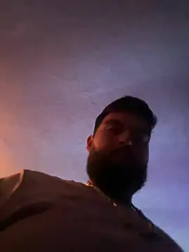 Snapshot of bigdickgio6923 chatting on 02/22/26, 01:30 bigdickgio6923 online show from 02/22/26, 01:30