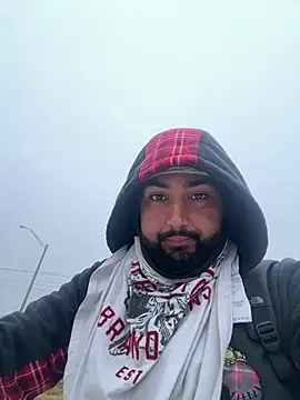 Snapshot of bigdickgio6923 chatting on 02/13/26, 01:00 bigdickgio6923 online show from 02/13/26, 01:00