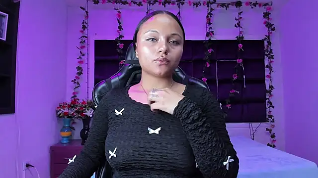 Snapshot of sweelanna__ chatting on 01/06/26, 01:20 sweelanna online show from 01/06/26, 01:20