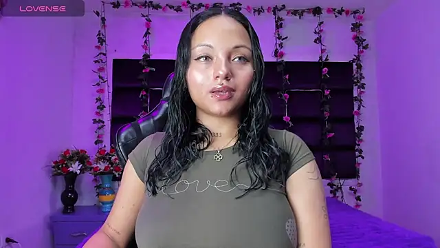 Snapshot of sweelanna__ chatting on 02/18/26, 01:03 sweelanna online show from 02/18/26, 01:03