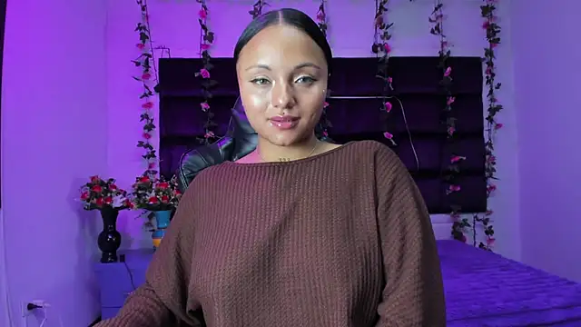 sweelanna   online show from 04/21/26, 02:14