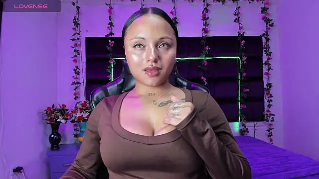 Snapshot of sweelanna__ chatting on 03/01/26, 01:05 sweelanna online show from 03/01/26, 01:05