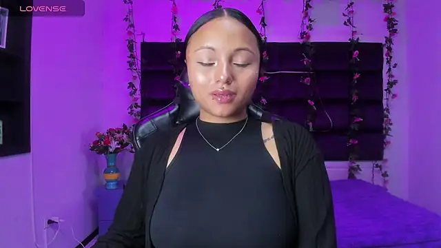 sweelanna   online show from 03/31/26, 12:45