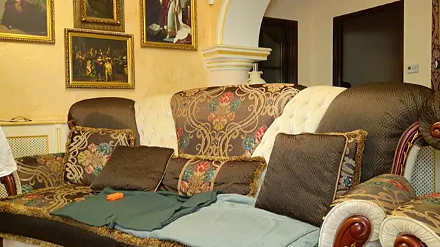 Snapshot of TUNDEROSE1 chatting on 10/23/25, 04:11 TUNDEROSE1 online show from 10/23/25, 04:11